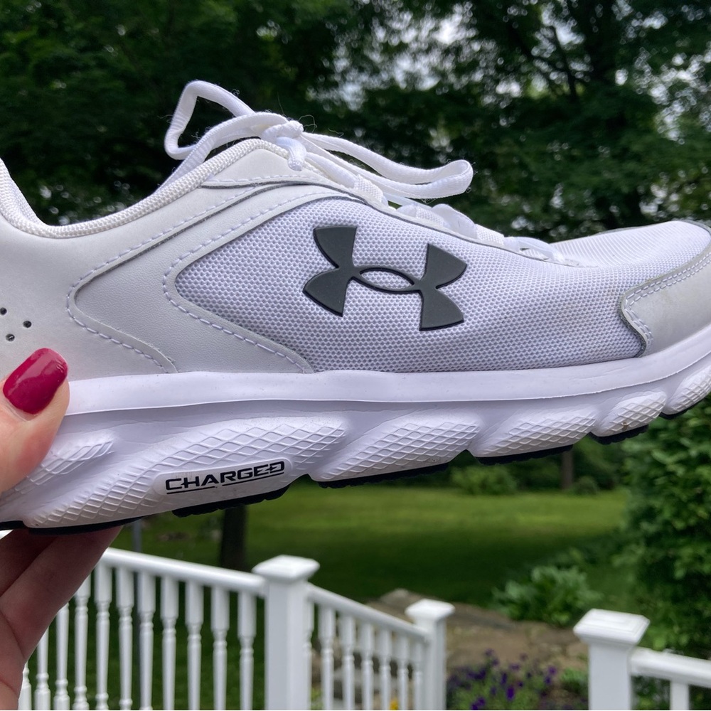 Under Armour White and Gray Athletic Shoes Sleek Design